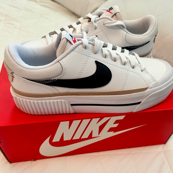 Woman’s Nike Court Legacy Next Nature sz 8.5! - Picture 4 of 7